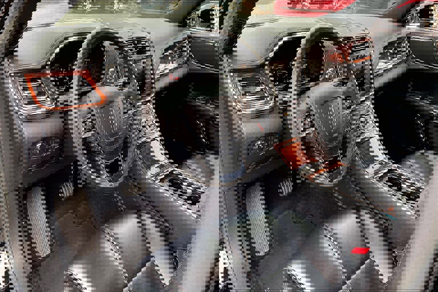 Used 2017 Lincoln Continental Premiere image 17