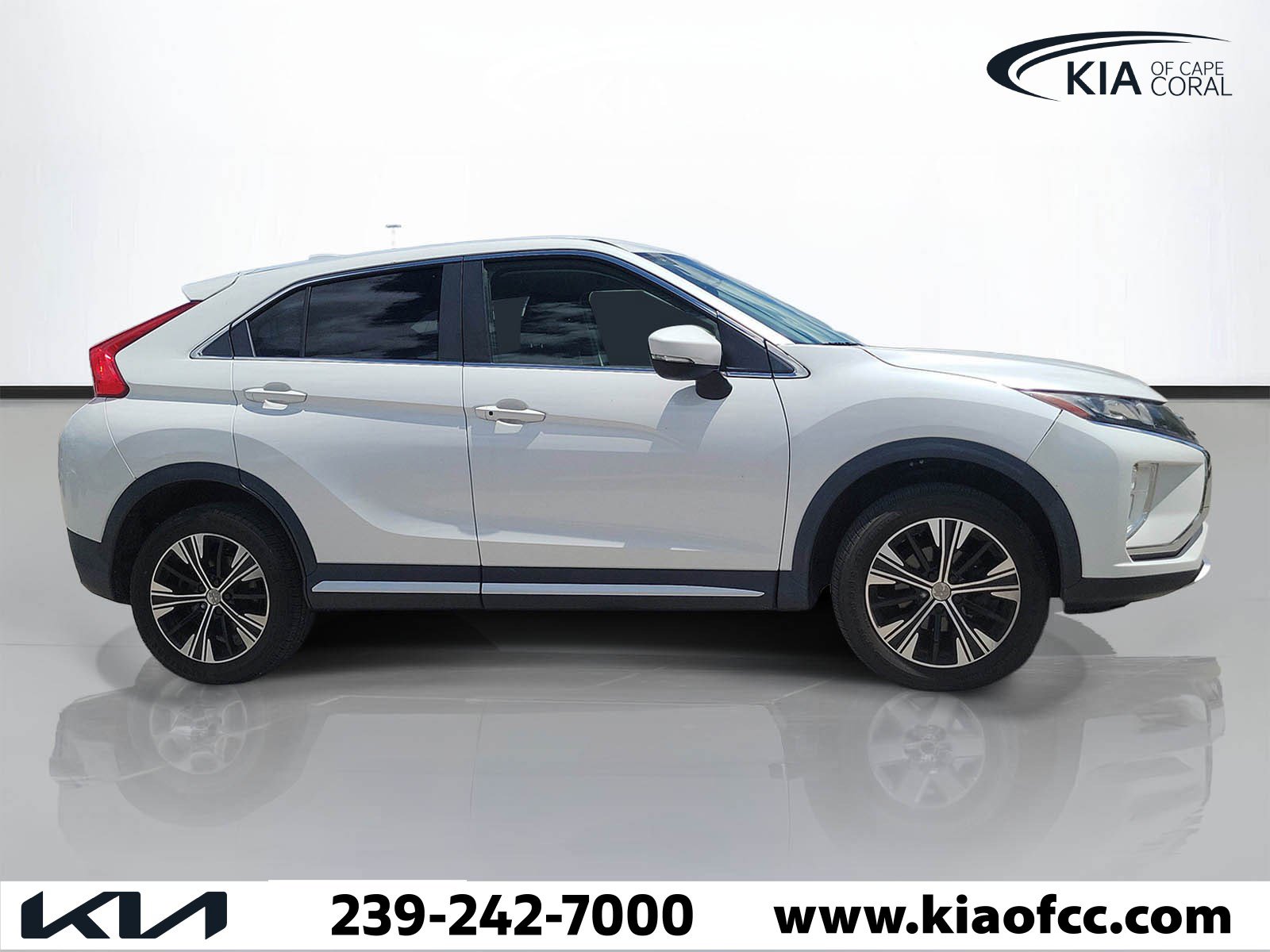 Used 2018 Mitsubishi Eclipse Cross SE image 2