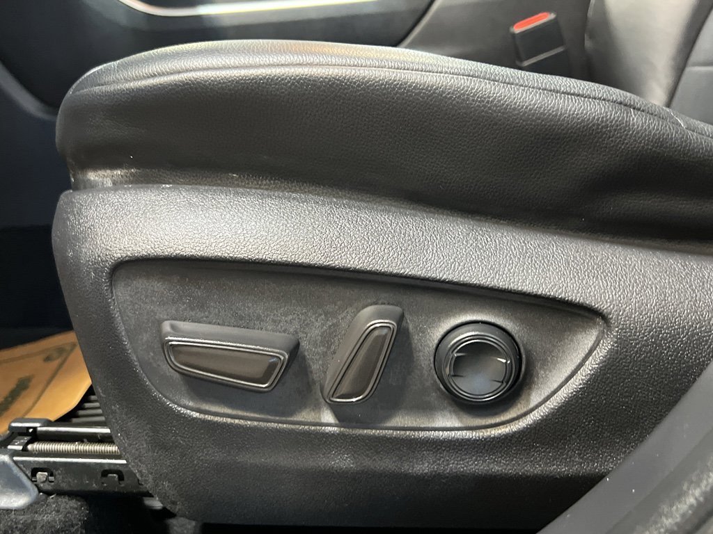 Used 2020 Toyota Highlander XLE image 14