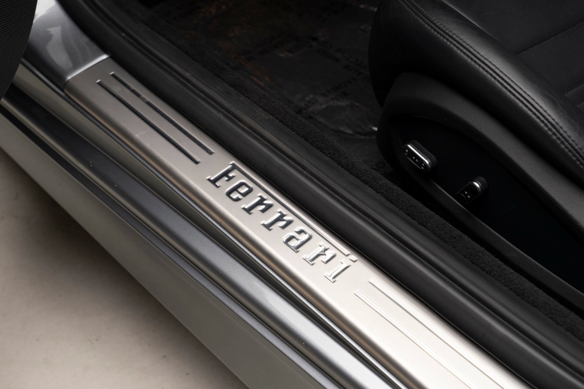 Used 2016 Ferrari California T RWD image 19