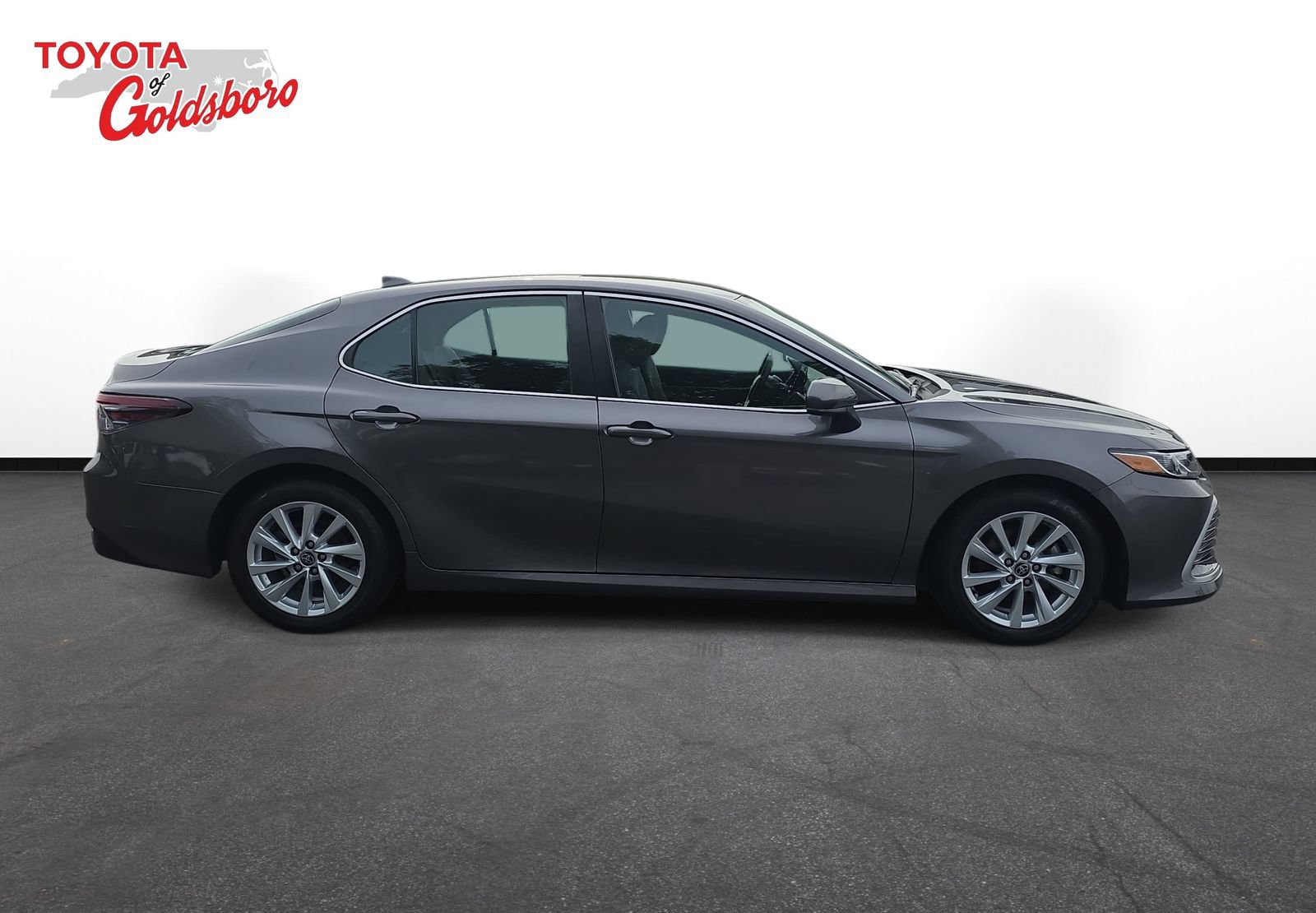 Used 2023 Toyota Camry LE FWD image 4