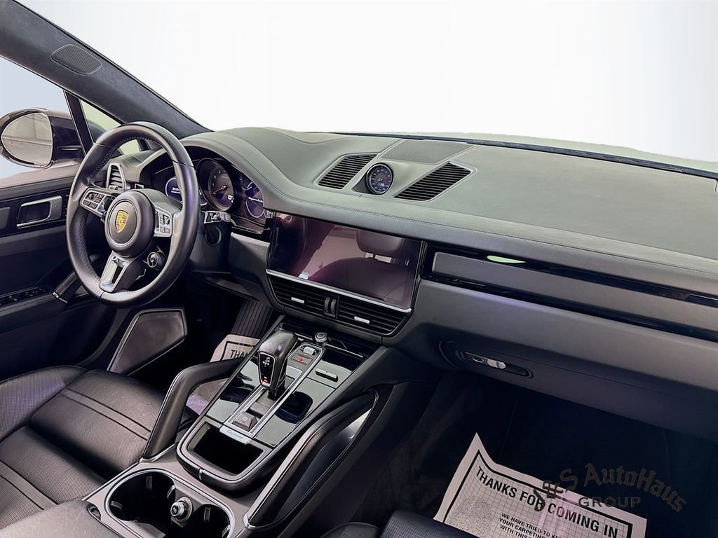 Used 2020 Porsche Cayenne Turbo w/ Assistance Package image 30