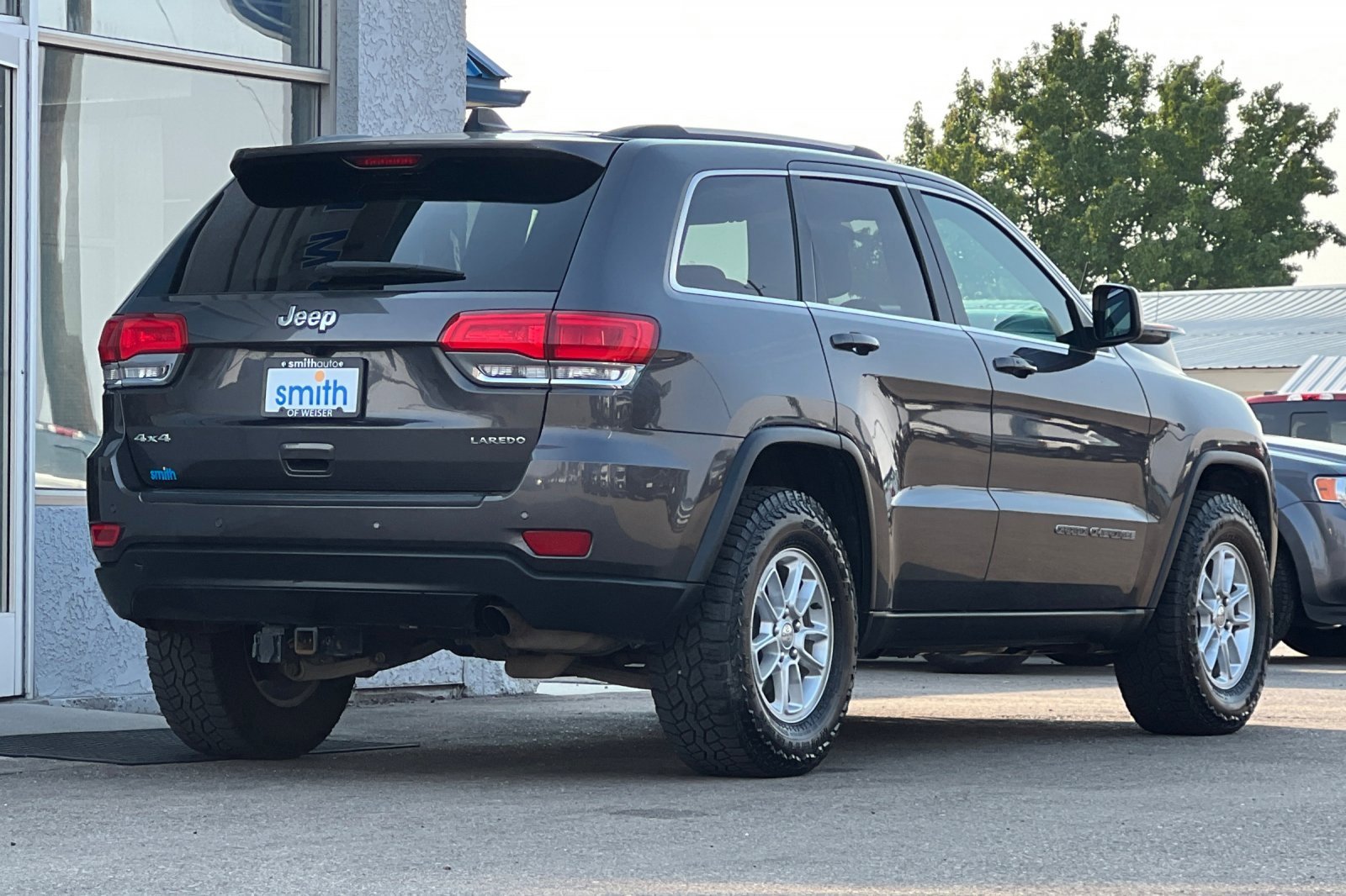 Used 2019 Jeep Grand Cherokee Laredo image 3