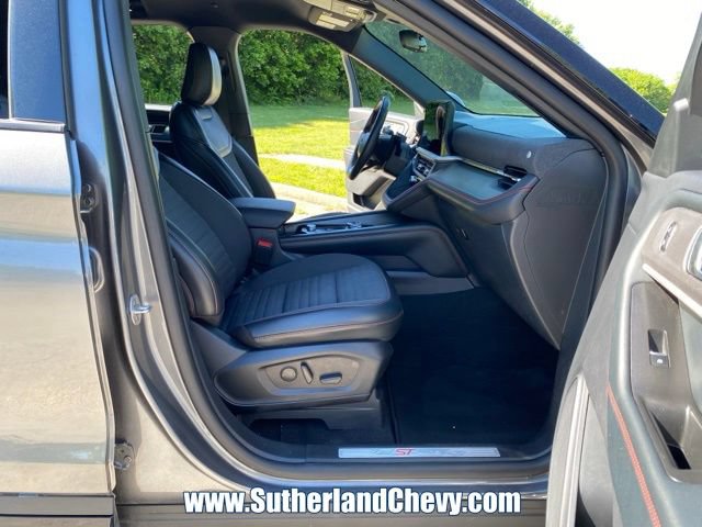 Used 2025 Ford Explorer ST-Line w/ ST-Line Street Pack AWD/4WD image 18