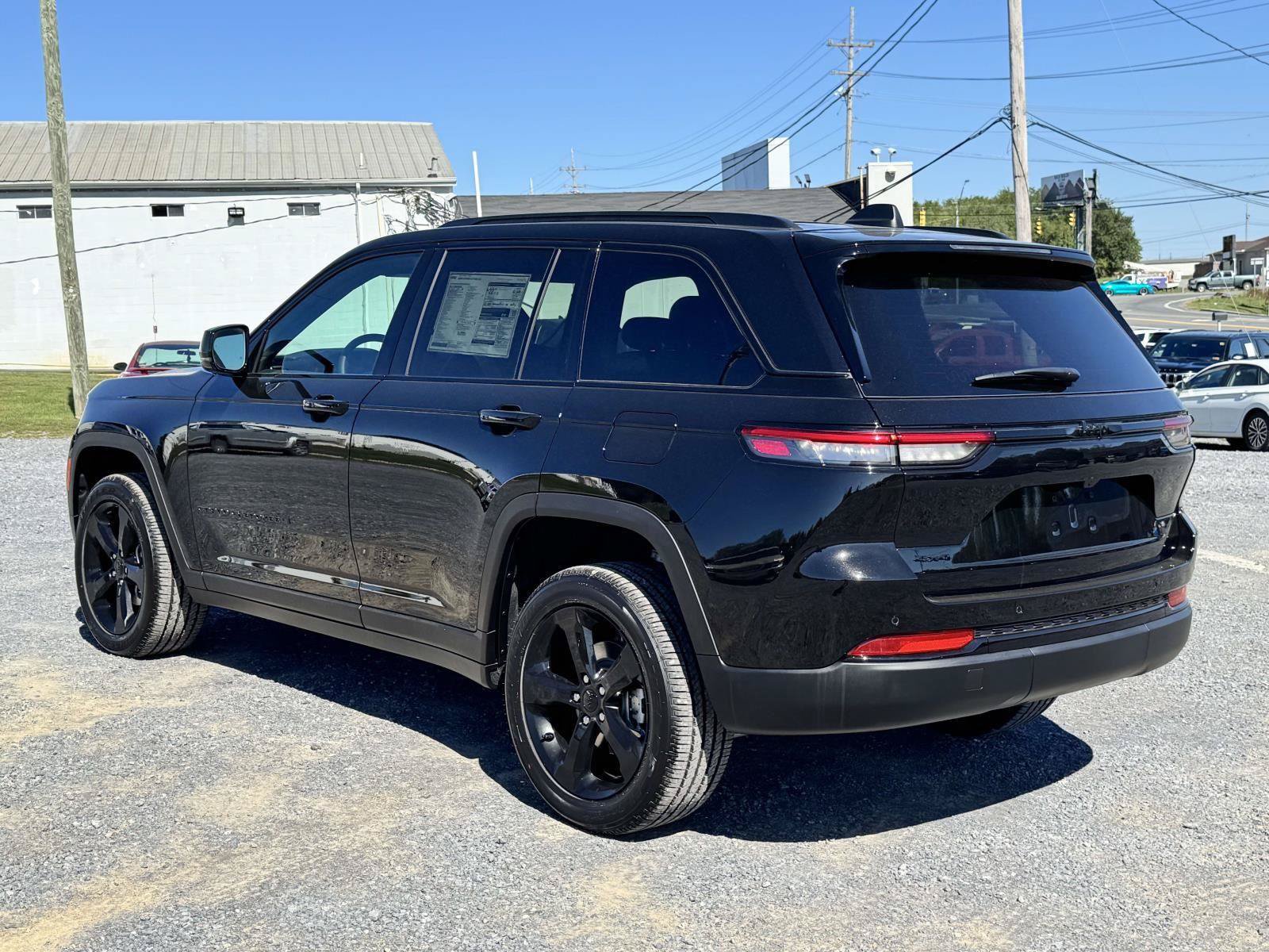 New 2025 Jeep Grand Cherokee Altitude AWD/4WD image 21