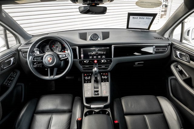 Used 2022 Porsche Macan w/ Premium Package Plus image 14