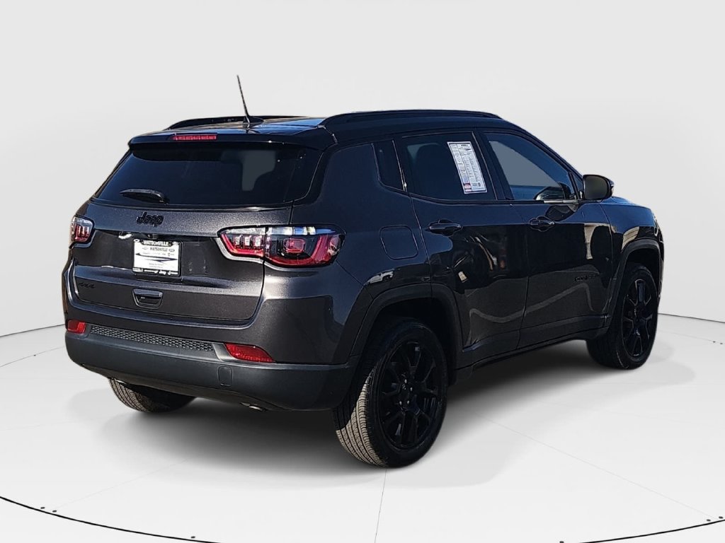 Used 2023 Jeep Compass Latitude w/ Sun and Sound Group AWD/4WD image 3