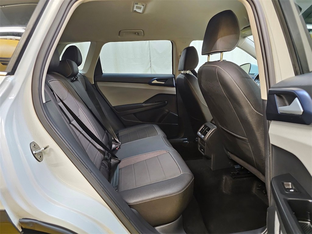 Used 2024 Volkswagen Taos SE image 14