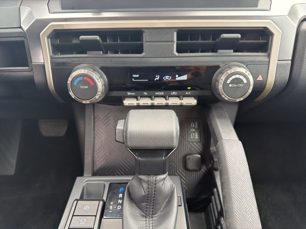Used 2025 Toyota Tacoma SR5 AWD/4WD image 23