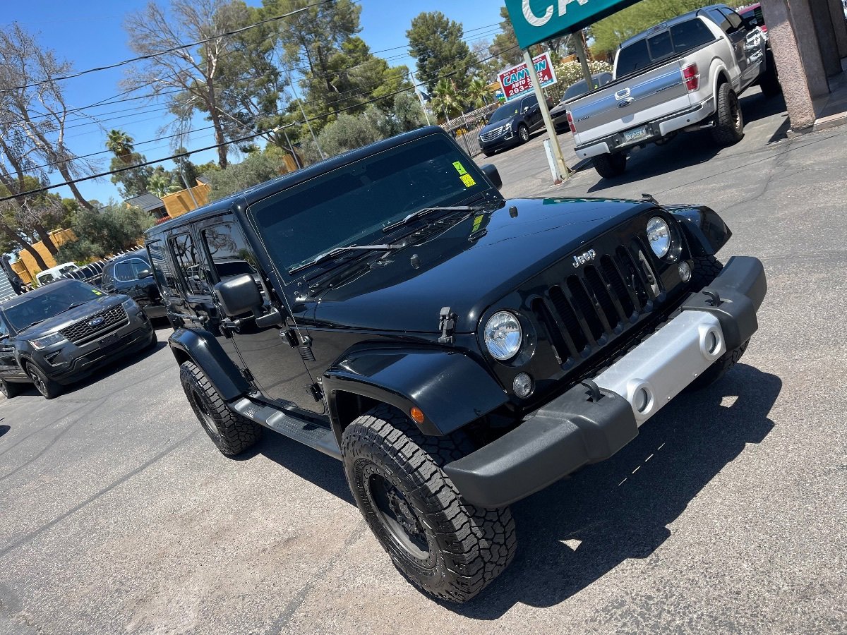 Used 2015 Jeep Wrangler Unlimited Sahara w/ Connectivity Group AWD/4WD image 39