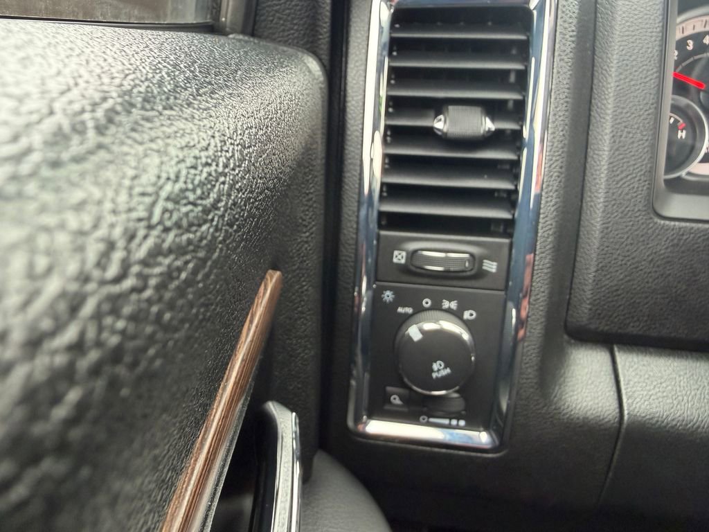 Used 2015 RAM 1500 Laramie w/ Convenience Group AWD/4WD image 14