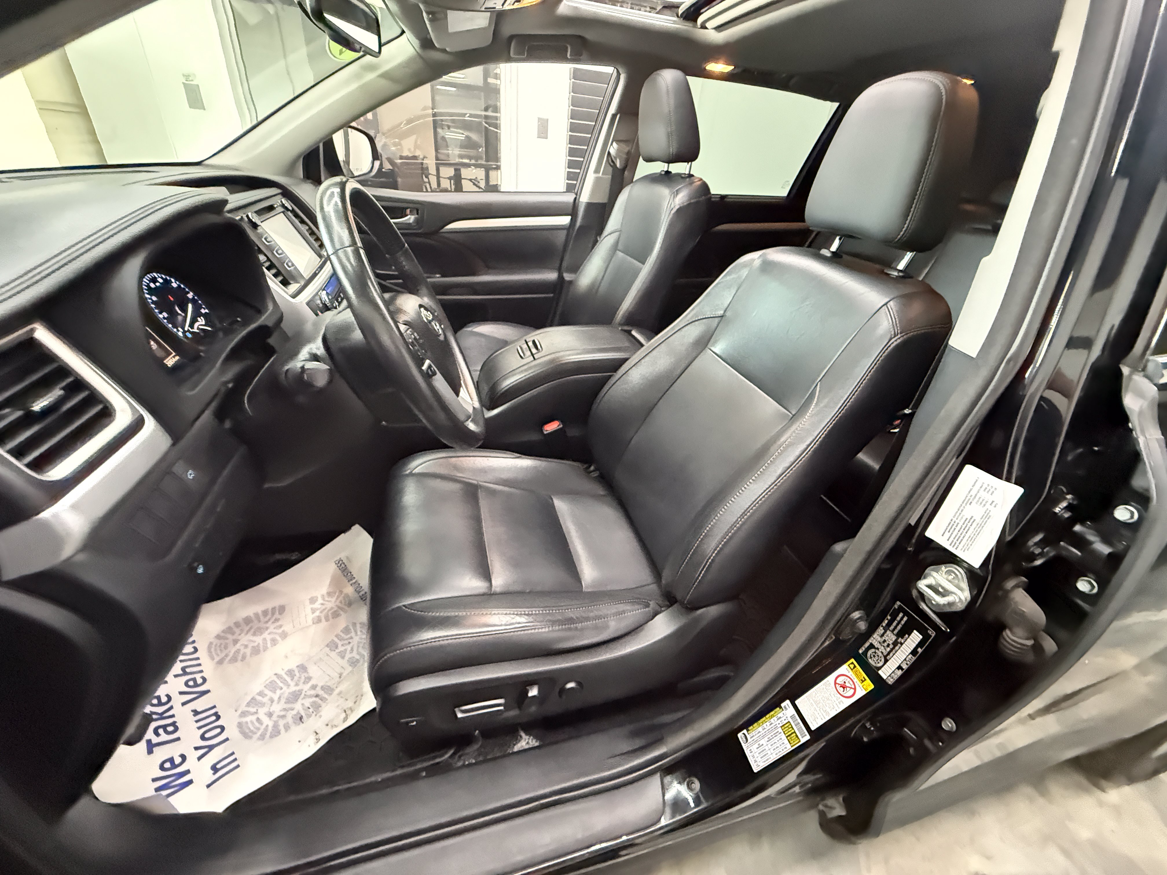 Used 2015 Toyota Highlander XLE AWD/4WD image 6