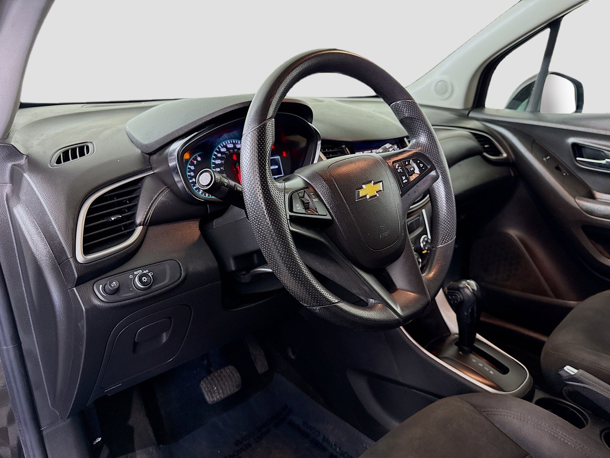 Used 2021 Chevrolet Trax LS w/ Tint and Cruise Package image 22