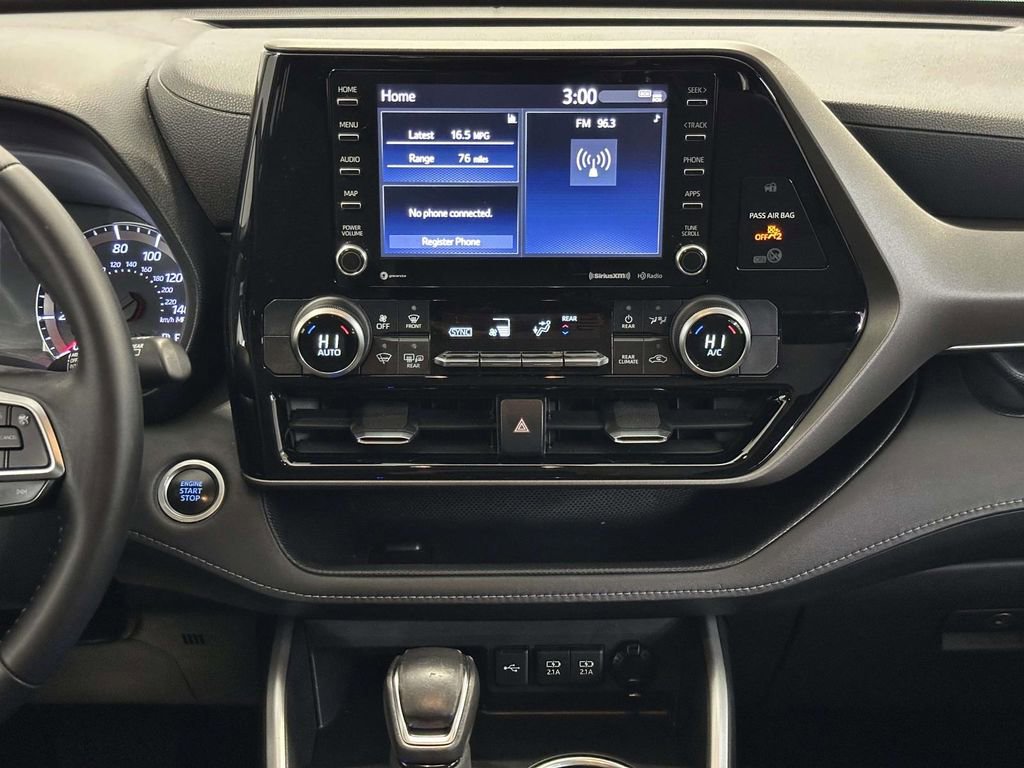 Used 2020 Toyota Highlander LE image 19