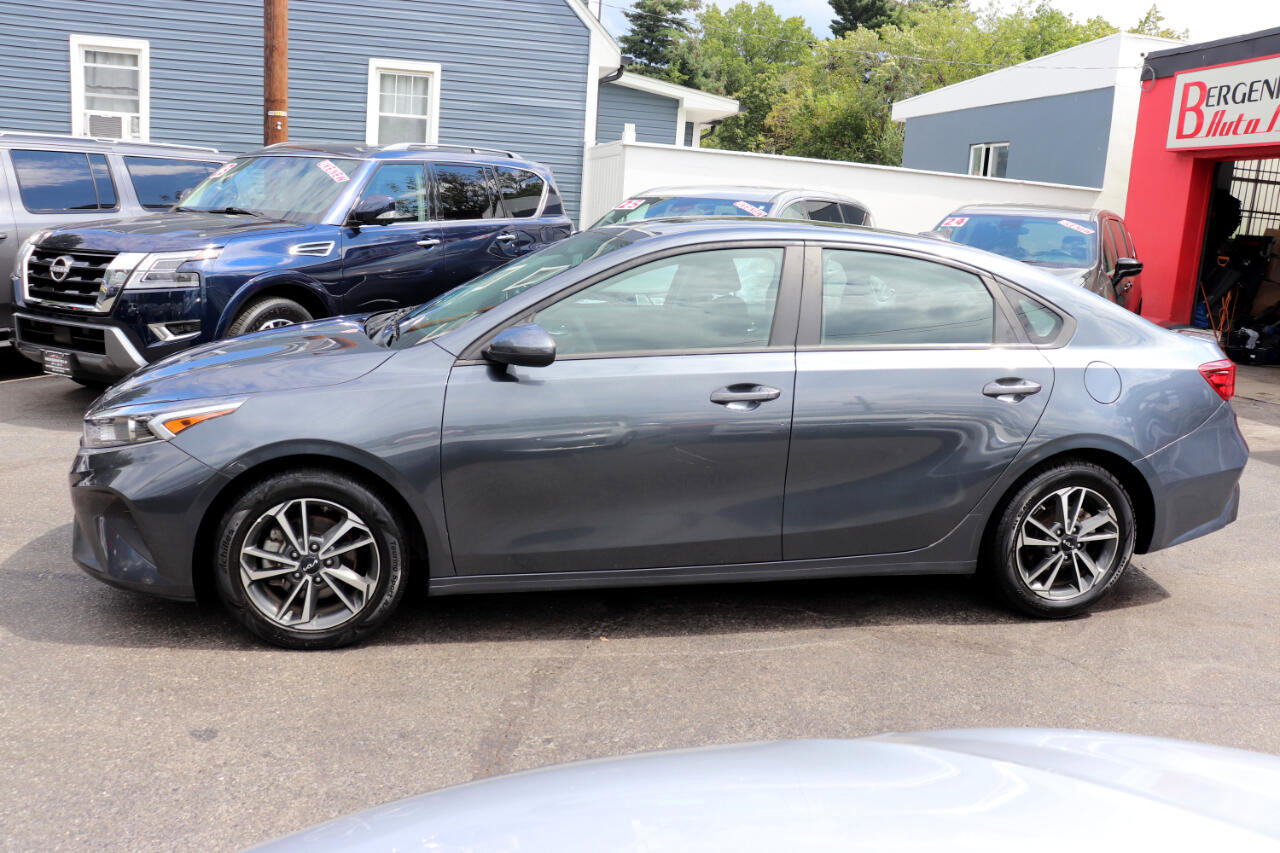 Used 2023 Kia Forte LXS image 2