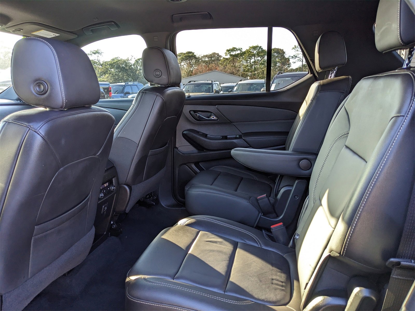 Used 2023 Chevrolet Traverse LT image 15