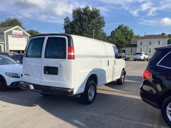 Used 2018 Chevrolet Express 2500 image 3