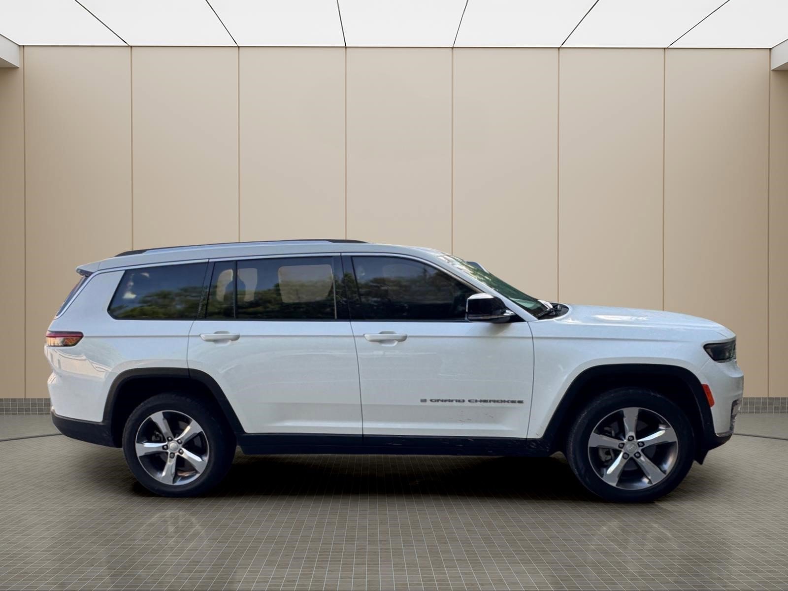 Used 2021 Jeep Grand Cherokee L Limited AWD/4WD image 18