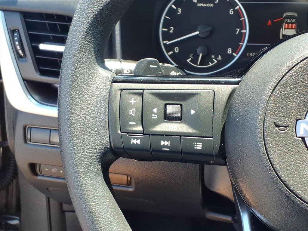 Used 2023 Nissan Rogue SV AWD/4WD image 12