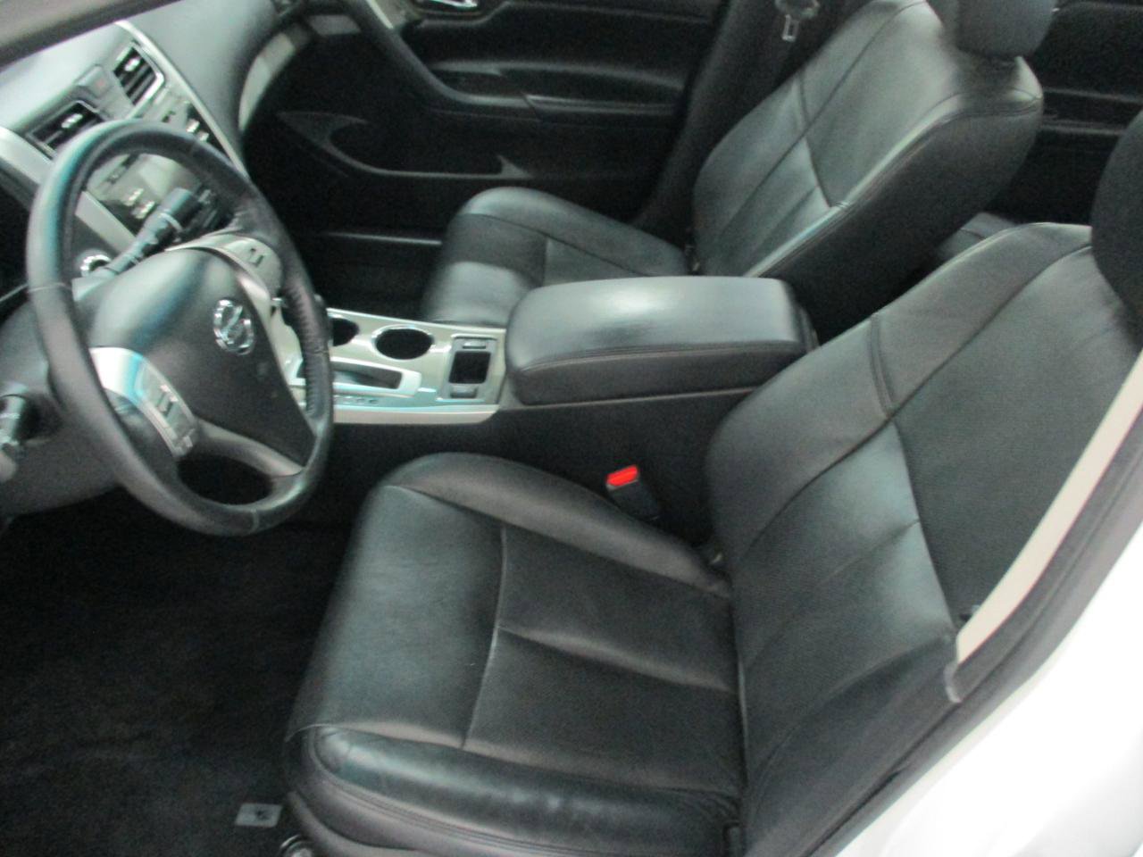 Used 2015 Nissan Altima 2.5 SL w/ Moonroof Package image 10