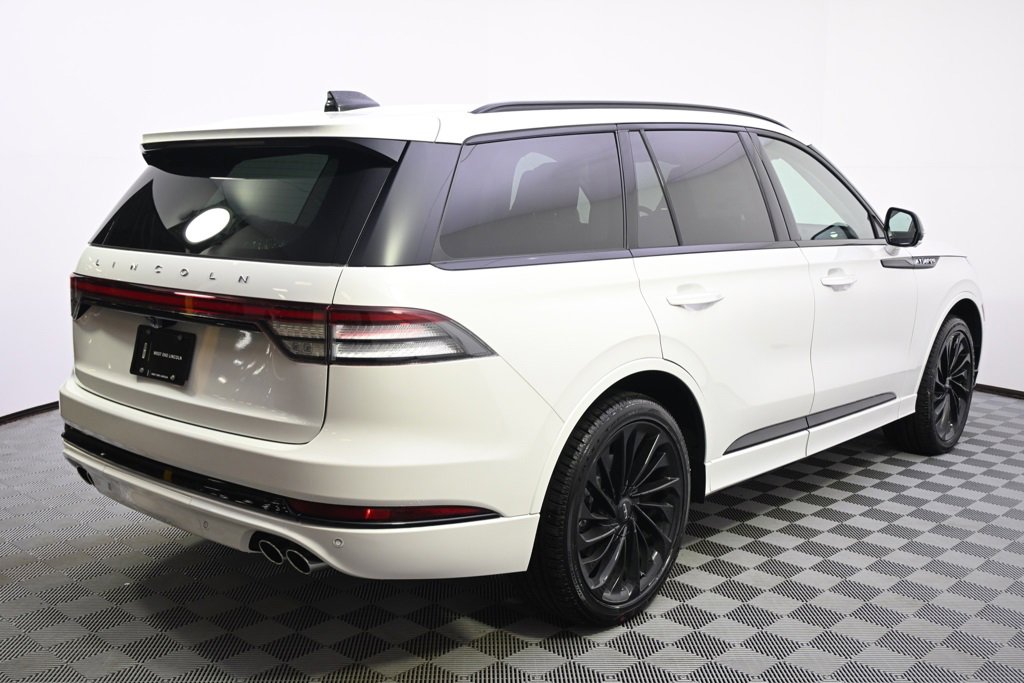 New 2026 Lincoln Aviator Reserve image 7