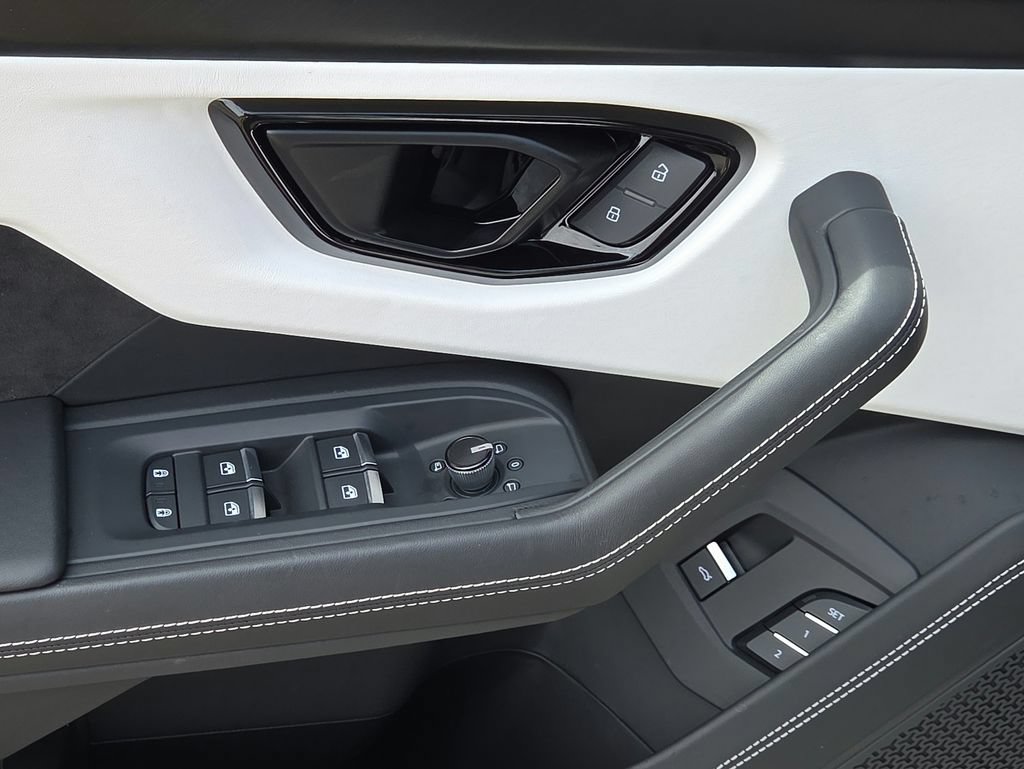 Used 2024 Lamborghini Urus S AWD/4WD image 7