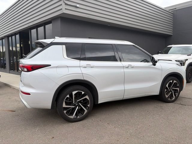 Used 2022 Mitsubishi Outlander SEL AWD/4WD image 3