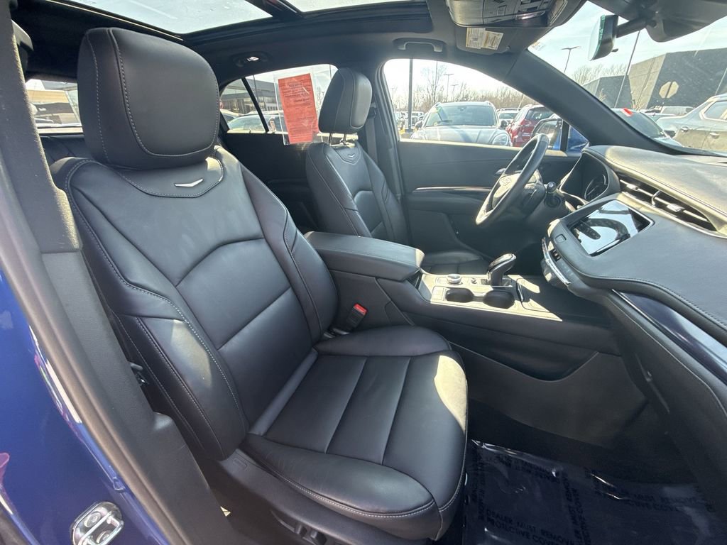 Used 2023 Cadillac XT4 Luxury w/ Cold Weather Package image 24