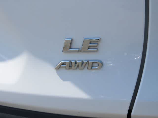 Used 2024 Toyota RAV4 LE AWD/4WD image 8