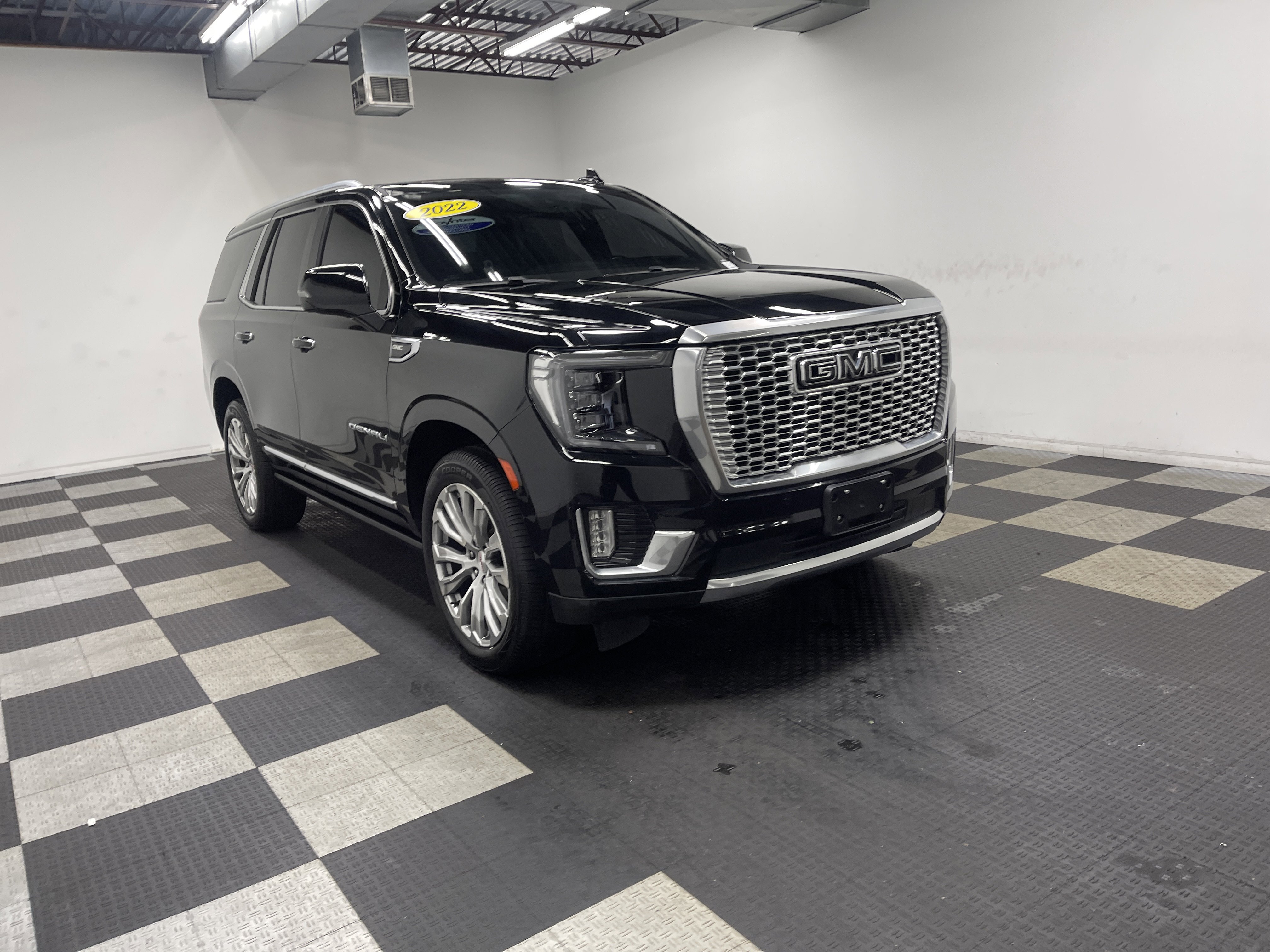 Used 2022 GMC Yukon Denali w/ Denali Premium Package AWD/4WD image 6
