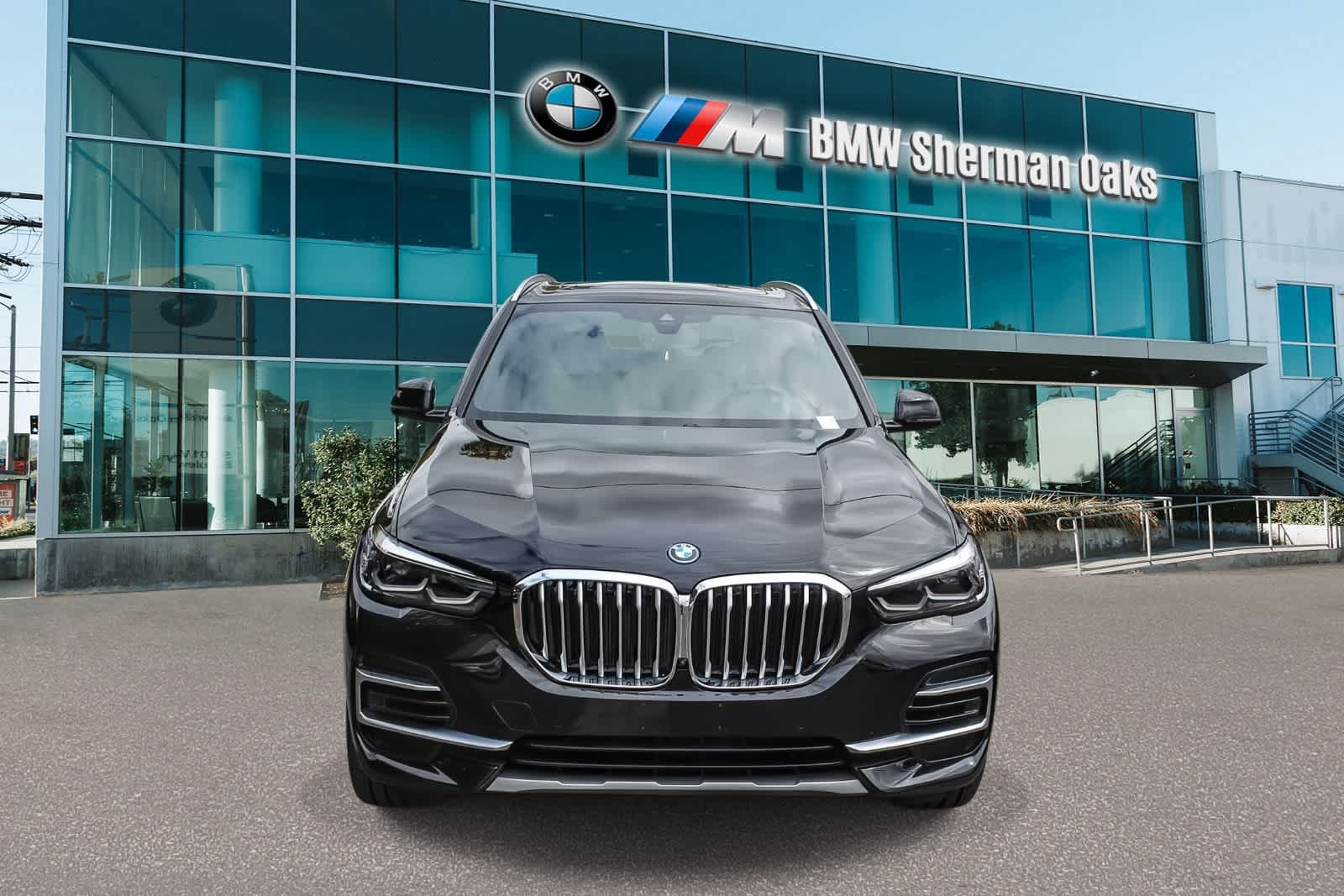 Certified 2023 BMW X5 xDrive45e w/ Parking Assistance Package AWD/4WD image 2