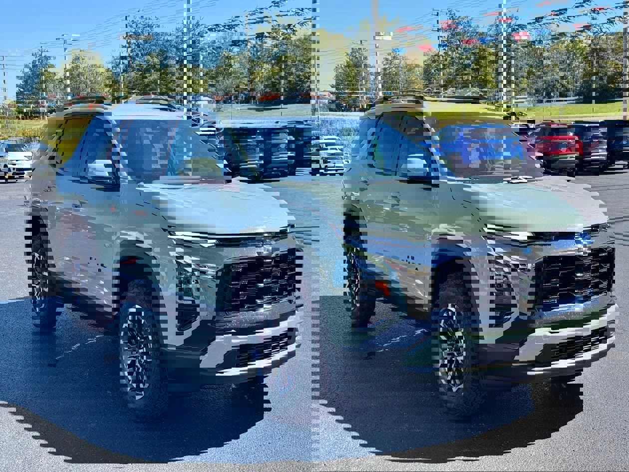 New 2026 Chevrolet Equinox ACTIV w/ Safety and Technology Package image 3