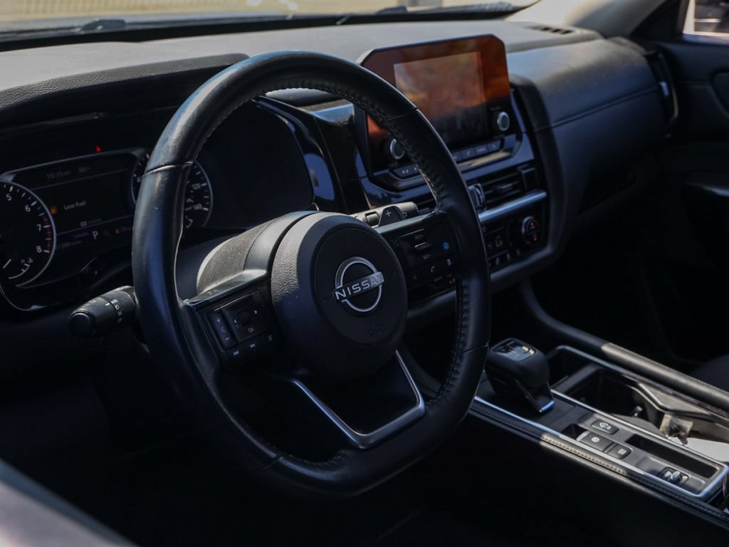 Used 2024 Nissan Pathfinder SV FWD image 14