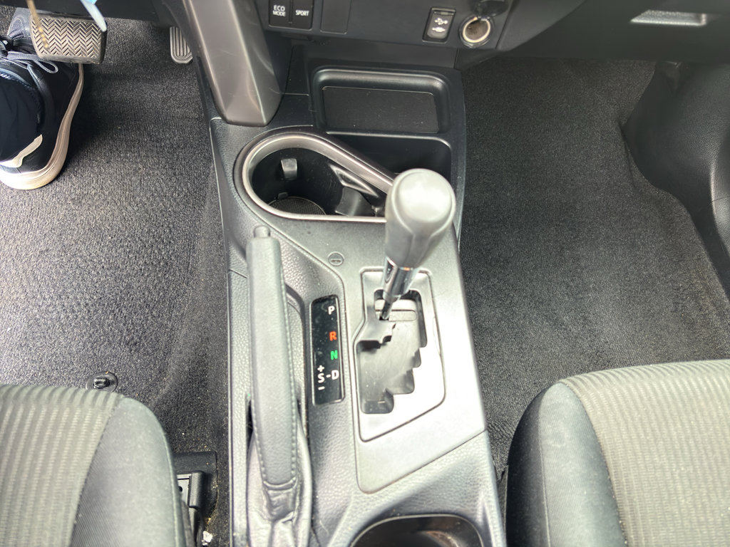 Used 2018 Toyota RAV4 LE FWD image 10