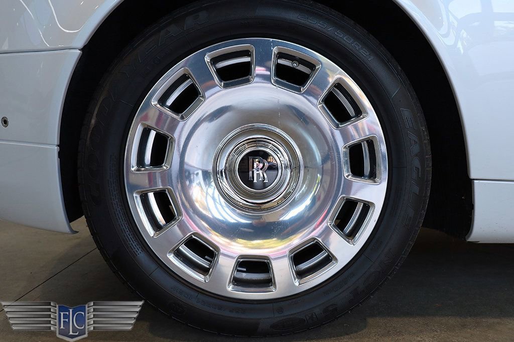 Used 2017 Rolls-Royce Phantom Drophead Coupe image 43