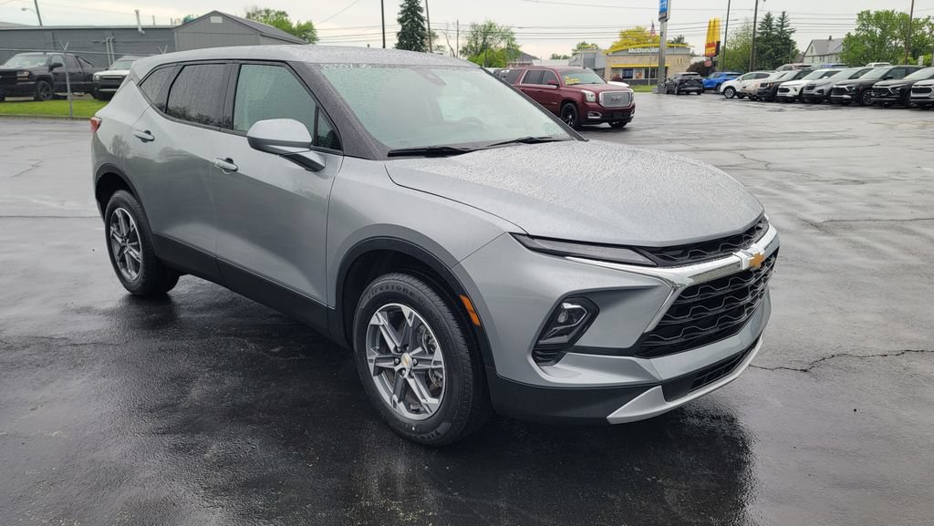 Used 2025 Chevrolet Blazer LT AWD/4WD image 16