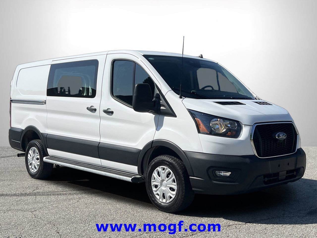 Used 2024 Ford Transit 250 Low Roof w/ Exterior Upgrade Package image 4