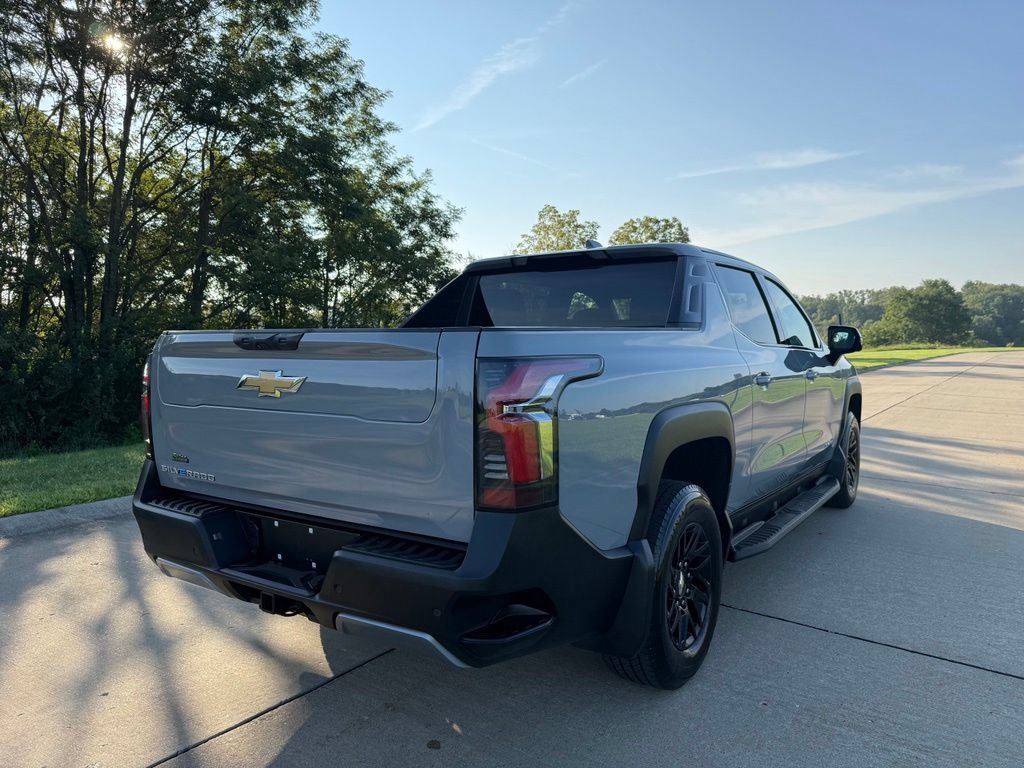 Used 2025 Chevrolet Silverado EV LT AWD/4WD image 3