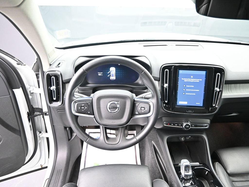 Used 2025 Volvo XC40 B5 Plus image 12