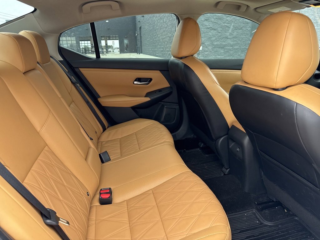 Used 2022 Nissan Sentra SV w/ SV Premium Package image 7