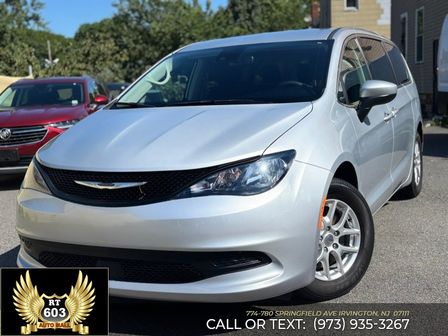 Used 2023 Chrysler Voyager LX FWD image 1