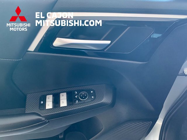 Used 2023 Mitsubishi Outlander SE image 10