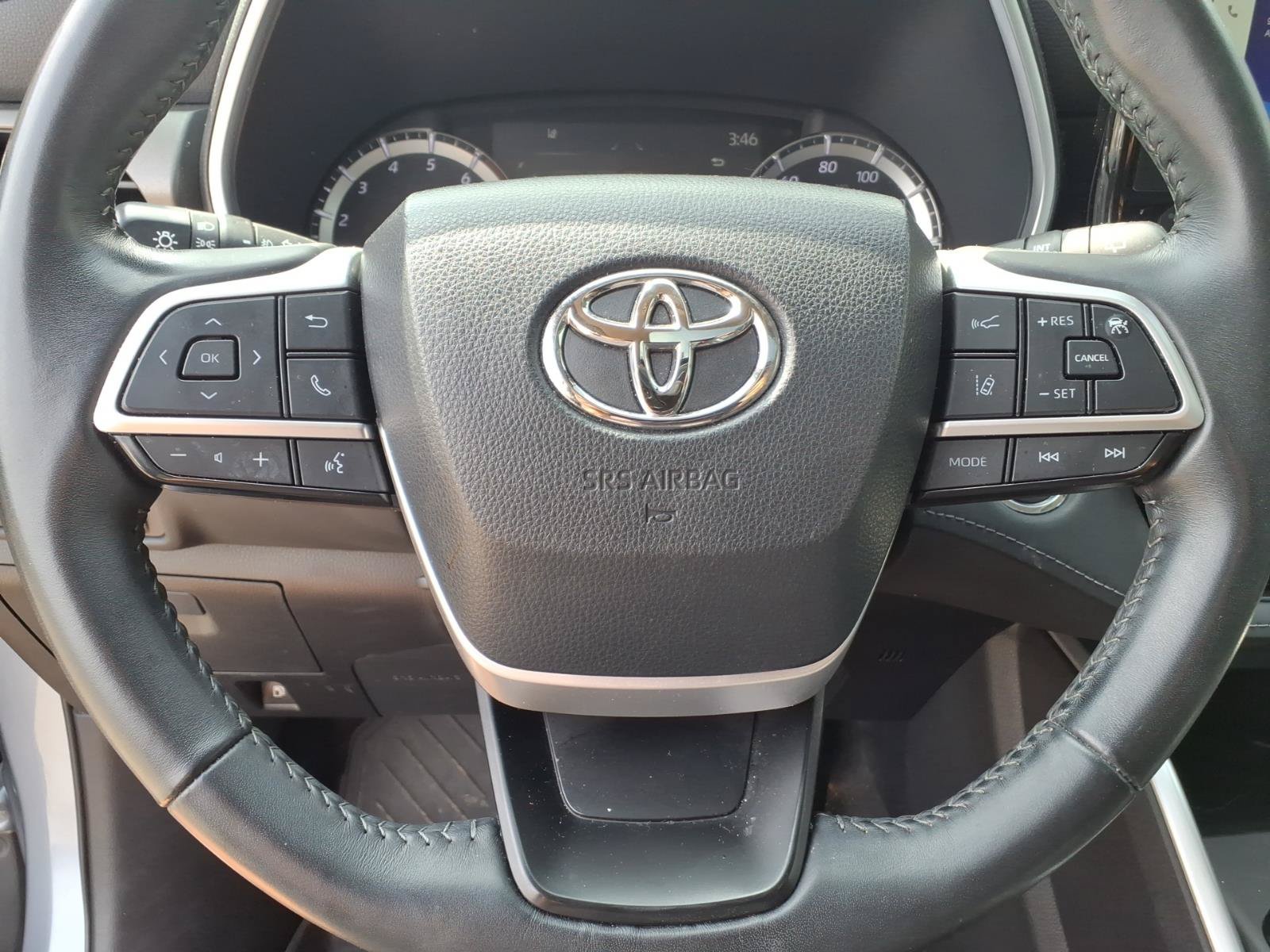 Used 2023 Toyota Highlander XLE AWD/4WD image 19