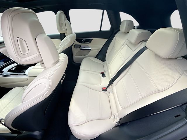Used 2025 Mercedes-Benz GLC 300 4MATIC image 27