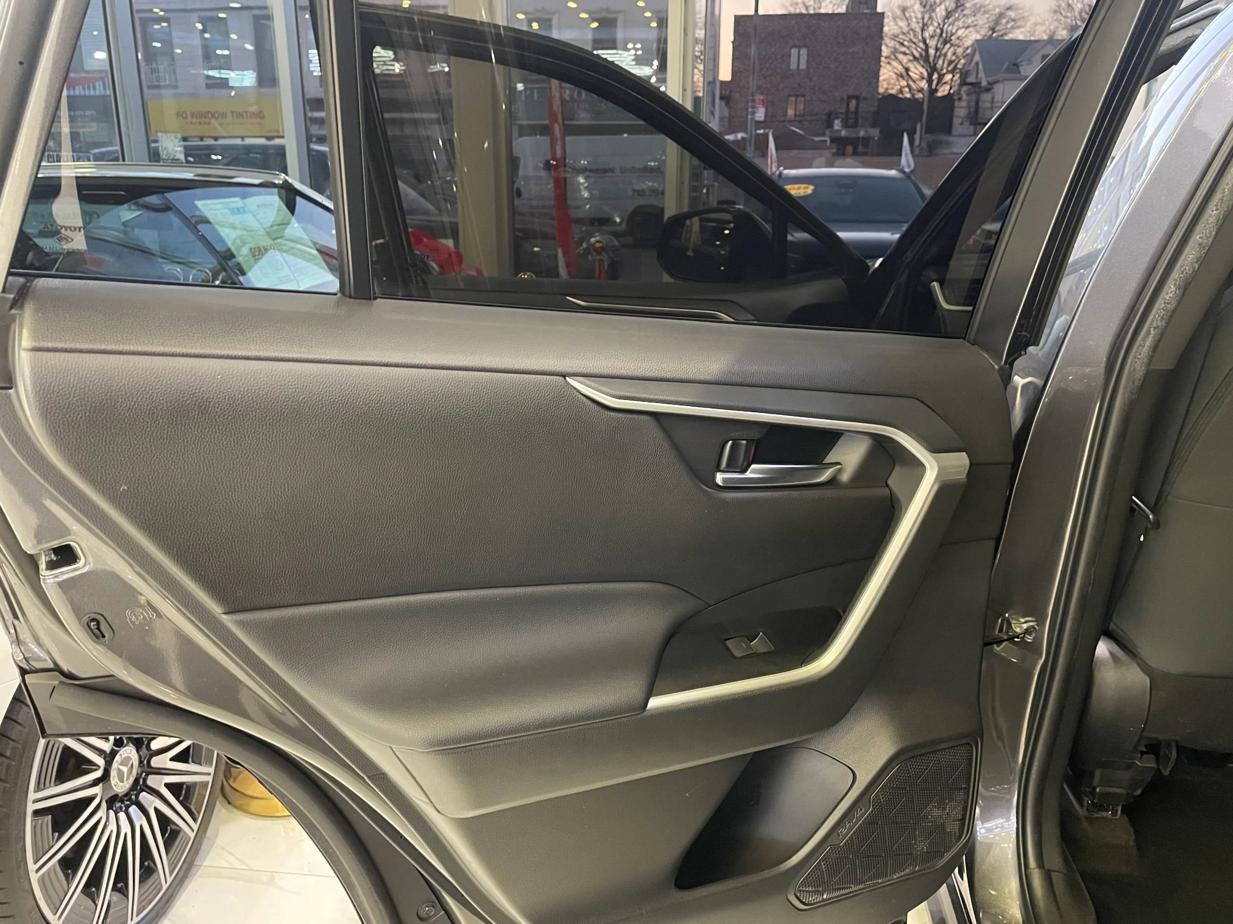 Used 2022 Toyota RAV4 SE w/ Convenience Package image 23