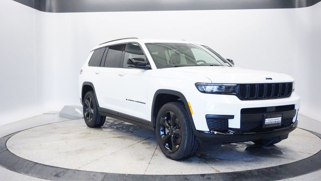 Used 2023 Jeep Grand Cherokee L Laredo image 4