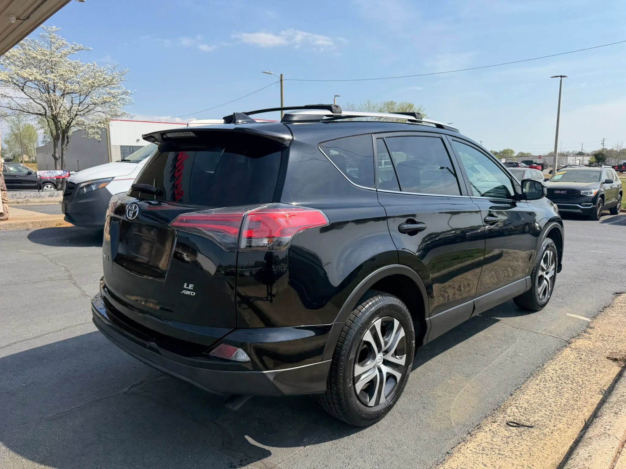 Used 2017 Toyota RAV4 LE image 7
