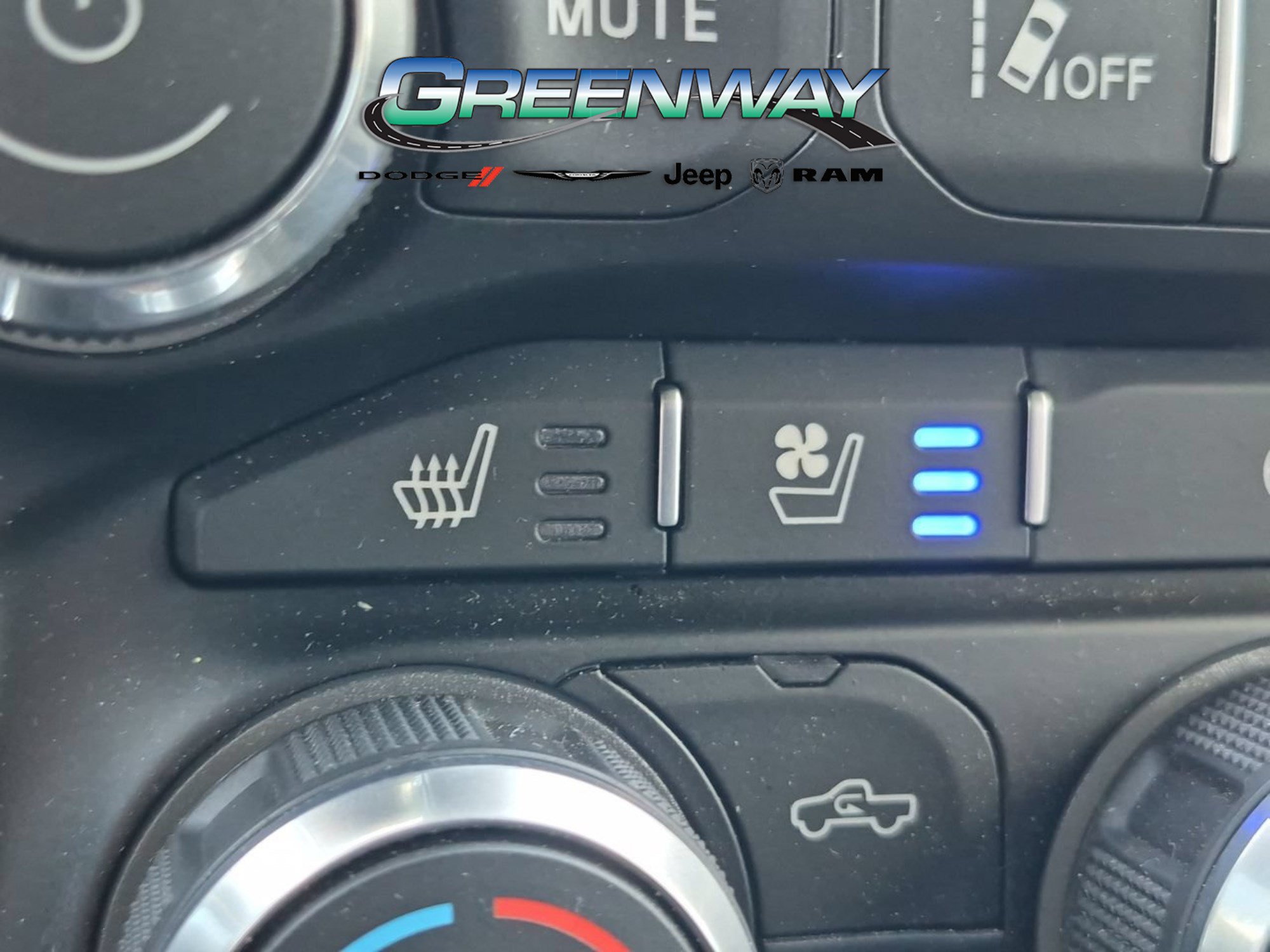 Used 2022 RAM 2500 Laramie w/ Night Edition AWD/4WD image 19