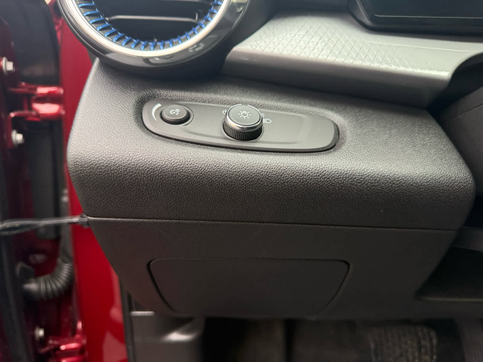 Used 2025 Chevrolet Trax LT w/ LT Convenience Package image 13