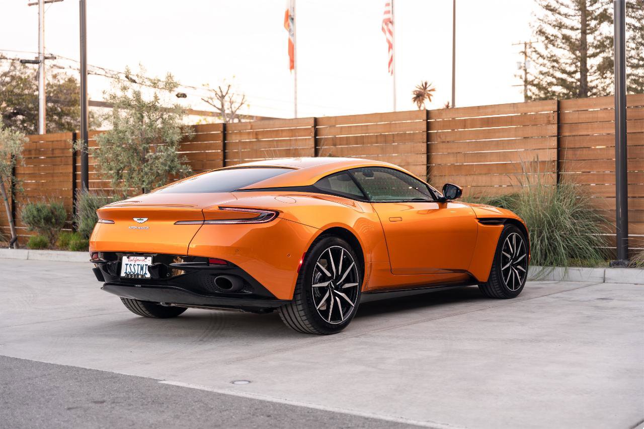 Used 2018 Aston Martin DB11 Coupe image 8
